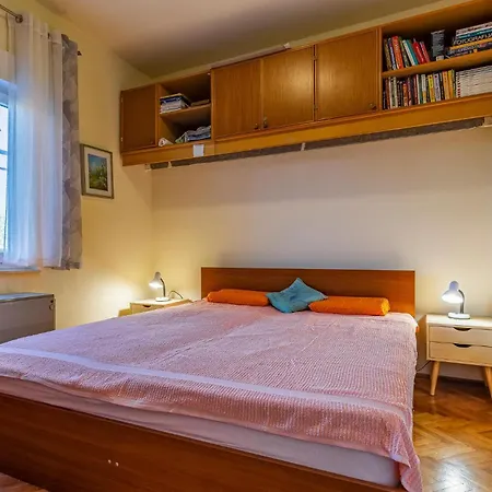 2 Bedroom Stunning In Daire *