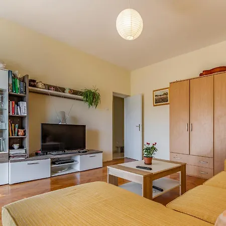 2 Bedroom Gorgeous In *