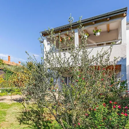 2 Bedroom Gorgeous In Lägenhet