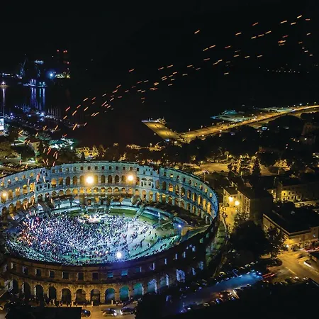 Lägenhet 2 Bedroom Gorgeous In