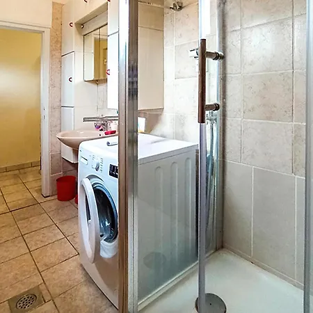 2 Bedroom Gorgeous In شقة بولا