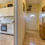 2 Bedroom Stunning Apartment In Pula Apartmán *