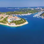 2 Bedroom Stunning Apartment In Pula Apartmán *