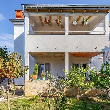 2 Bedroom Stunning In *