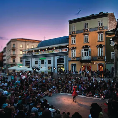 2 Bedroom Gorgeous In 아파트 풀라