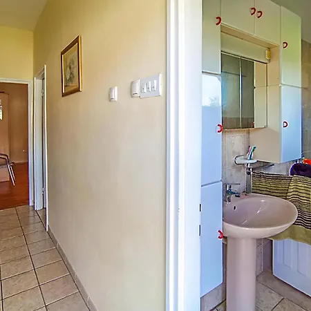 2 Bedroom Gorgeous In Appartement *