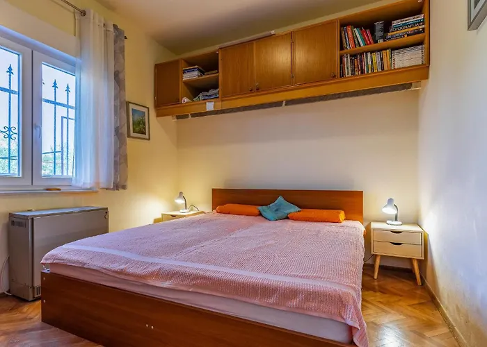 2 Bedroom Gorgeous In דירה *