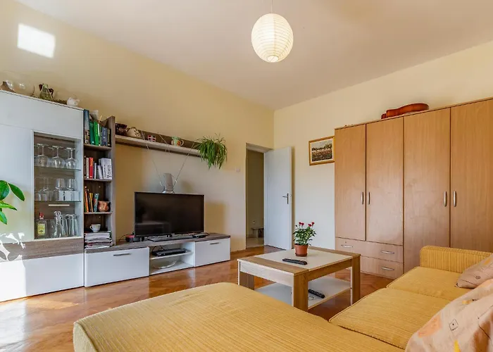 2 Bedroom Gorgeous In *