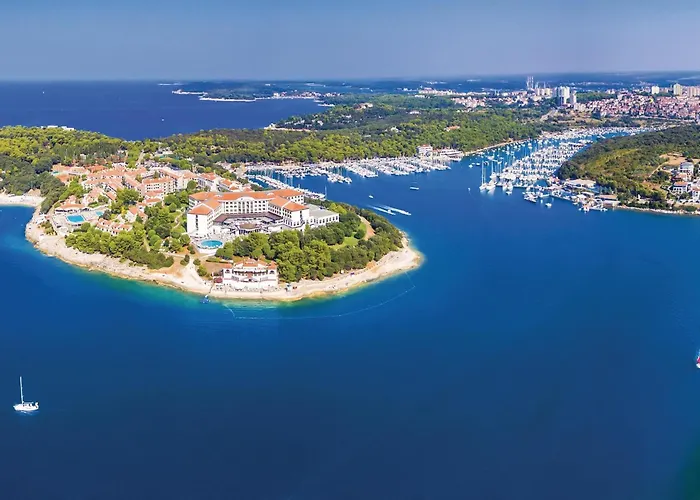 2 Bedroom Gorgeous In דירה *