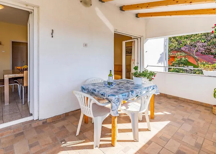 2 Bedroom Gorgeous In דירה פולה