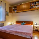 2 Bedroom Stunning Apartment In Pula Appartement *