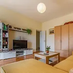 2 Bedroom Stunning Apartment In Pula *