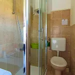 2 Bedroom Stunning Apartment In Pula *